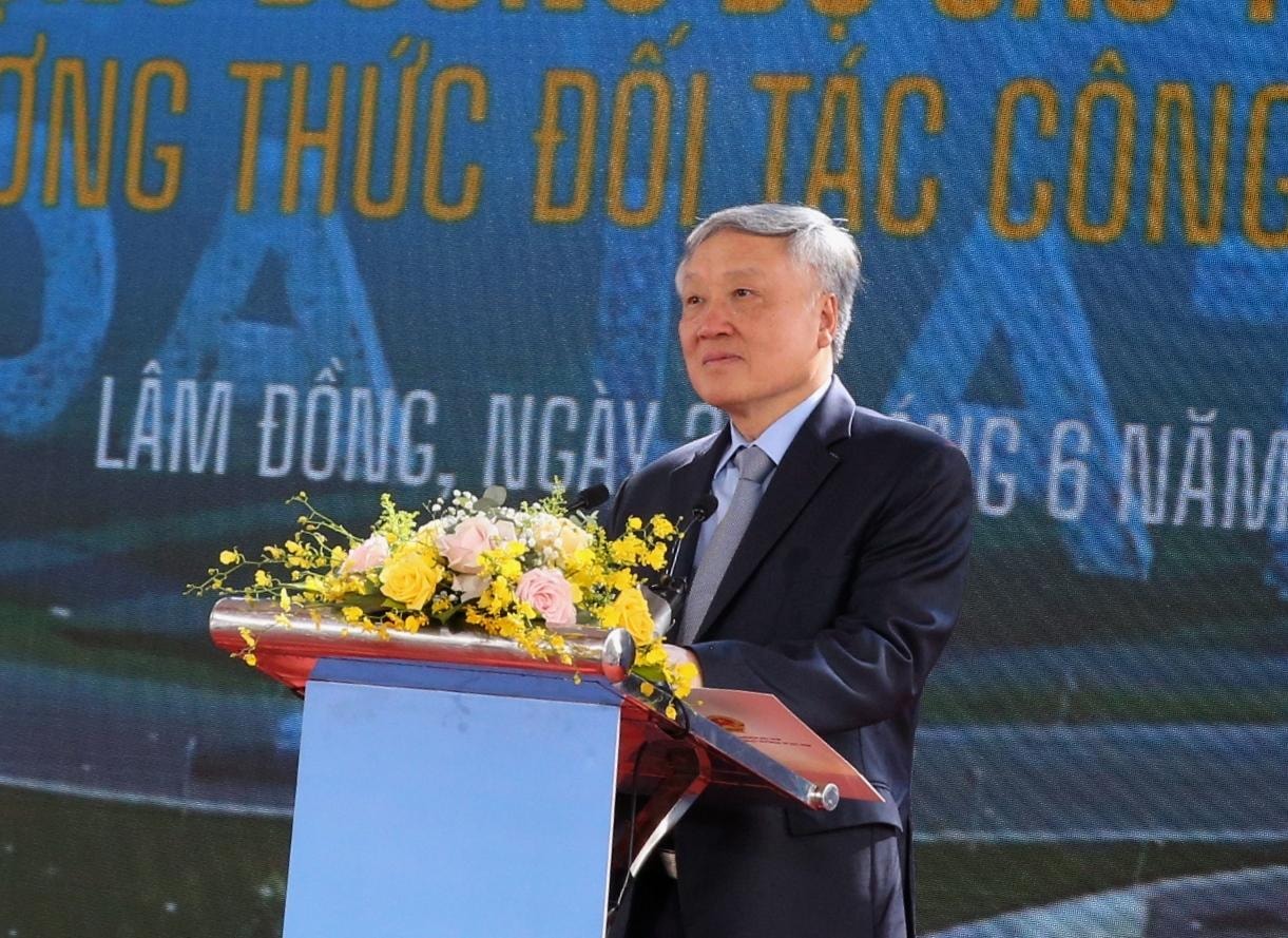 Phát lệnh khởi công