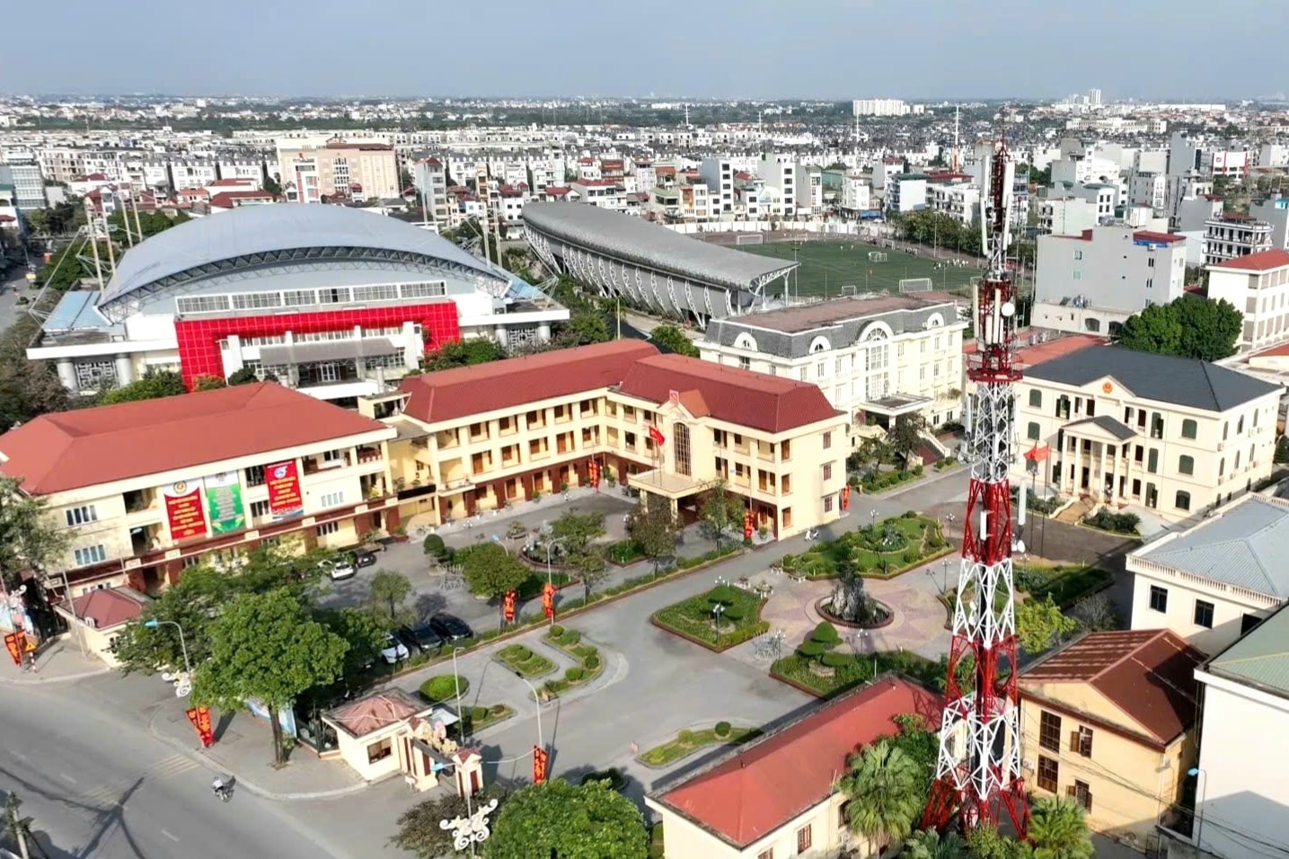 Dự kiến Trung tâm hành chính - chính trị xã Hoài Đức mới đặt tại trụ sở Huyện ủy - HĐND - UBND huyện Hoài Đức hiện nay. Ảnh: Hồng Lý