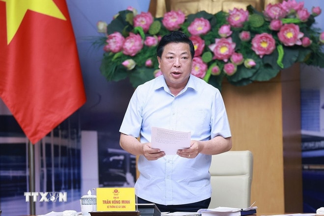 Bộ trưởng Bộ Xây dựng báo cáo về các dự án đường sắt.