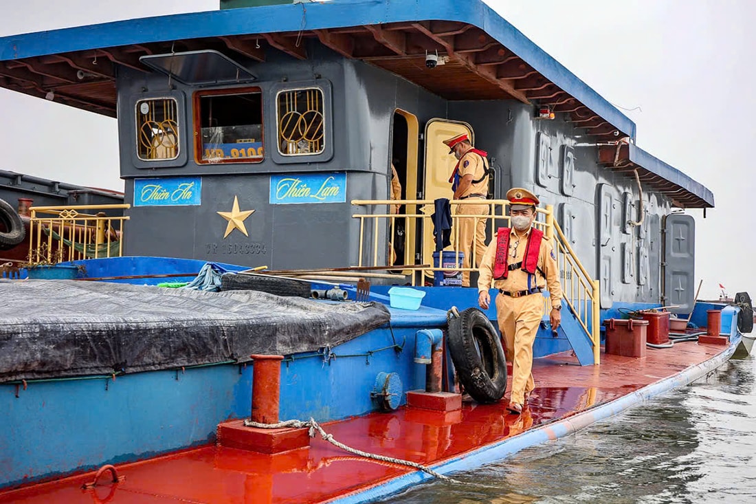 kiểm tra tàu